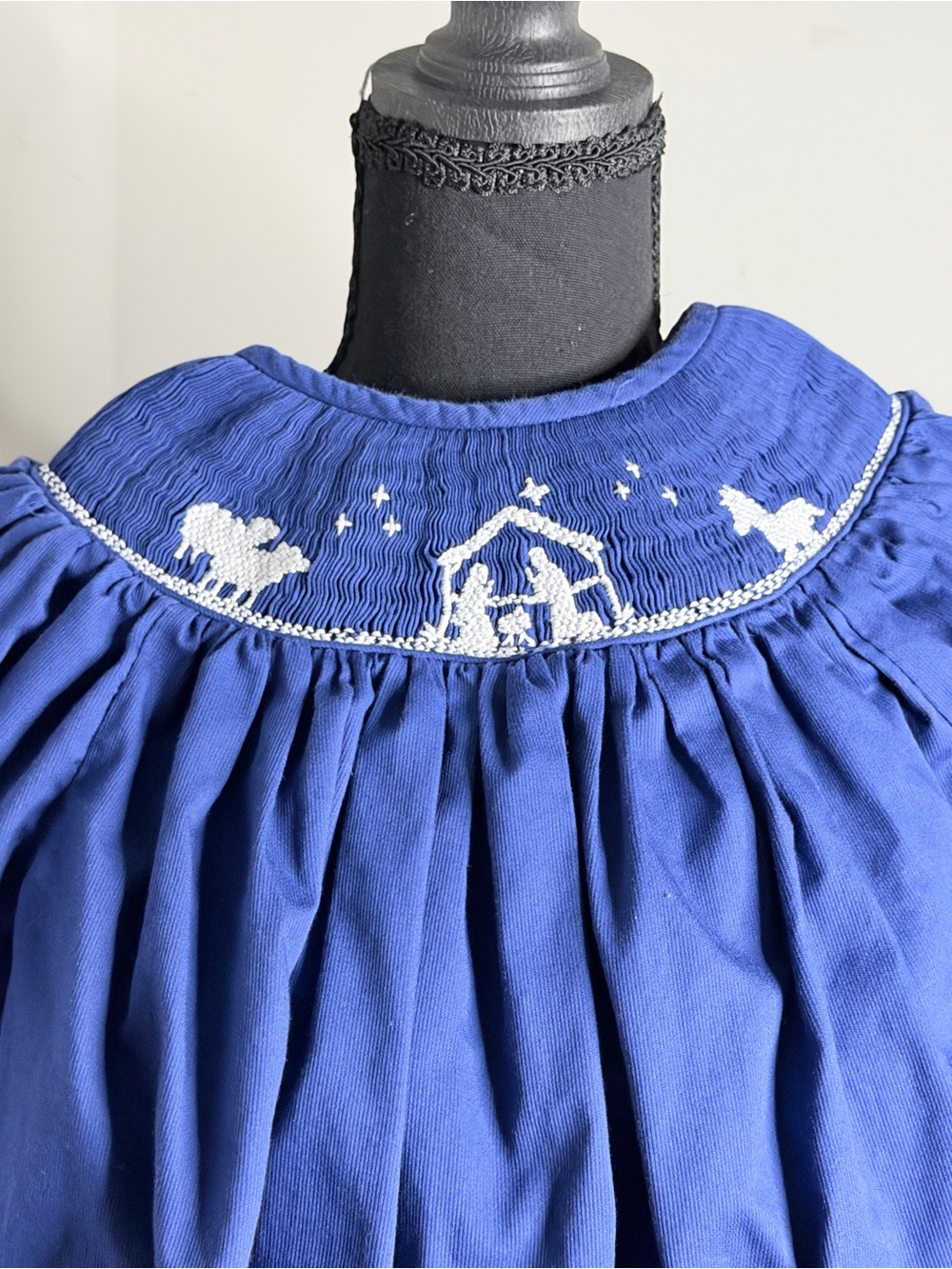 Babeeni Girls Size 5 Blue/White Smocked Nativity Christmas Cotton Dress
